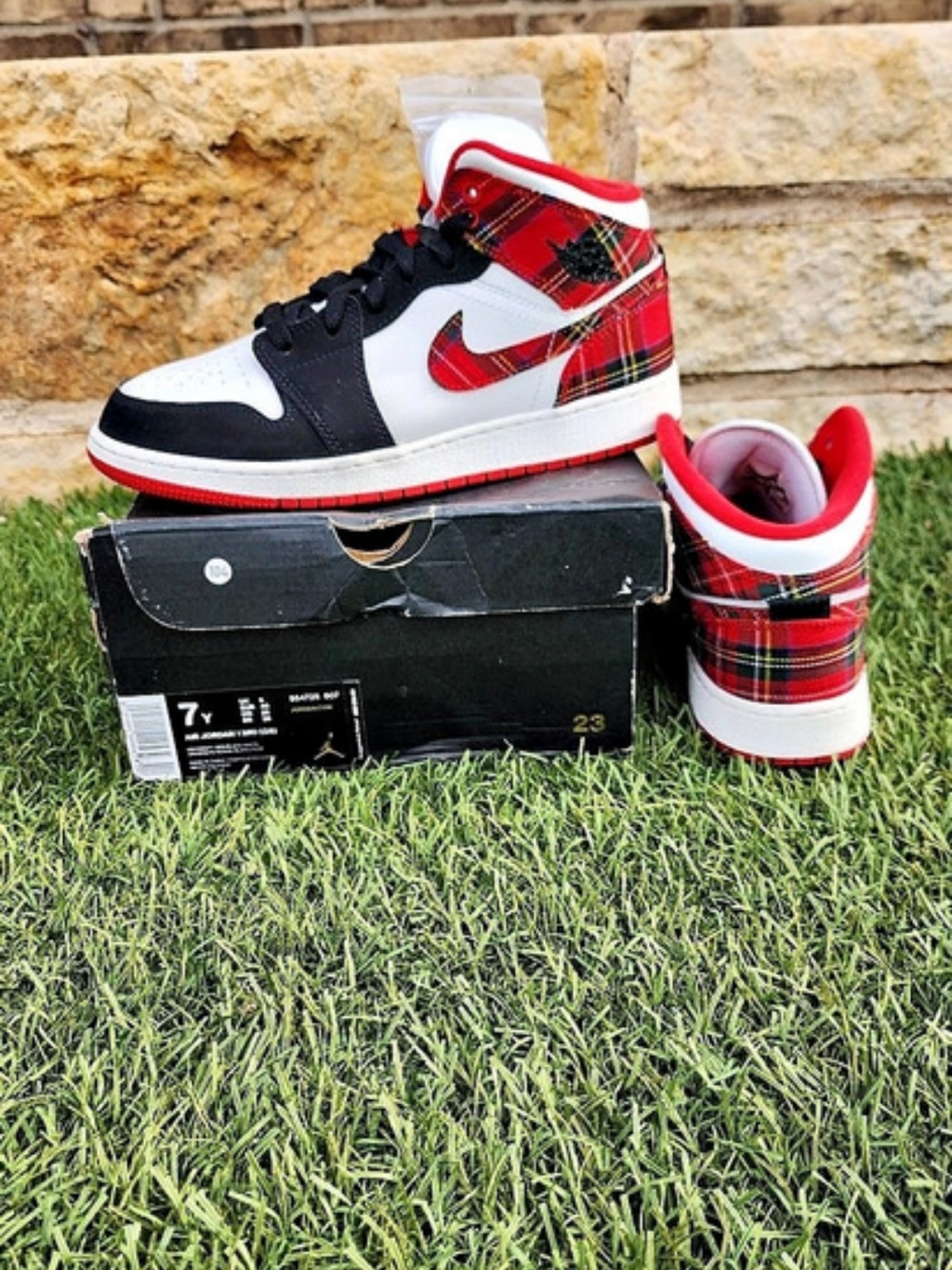 Jordan 1 Plaid High-Top Sneakers in White & Black US 7Y Aka "Bad Santa"